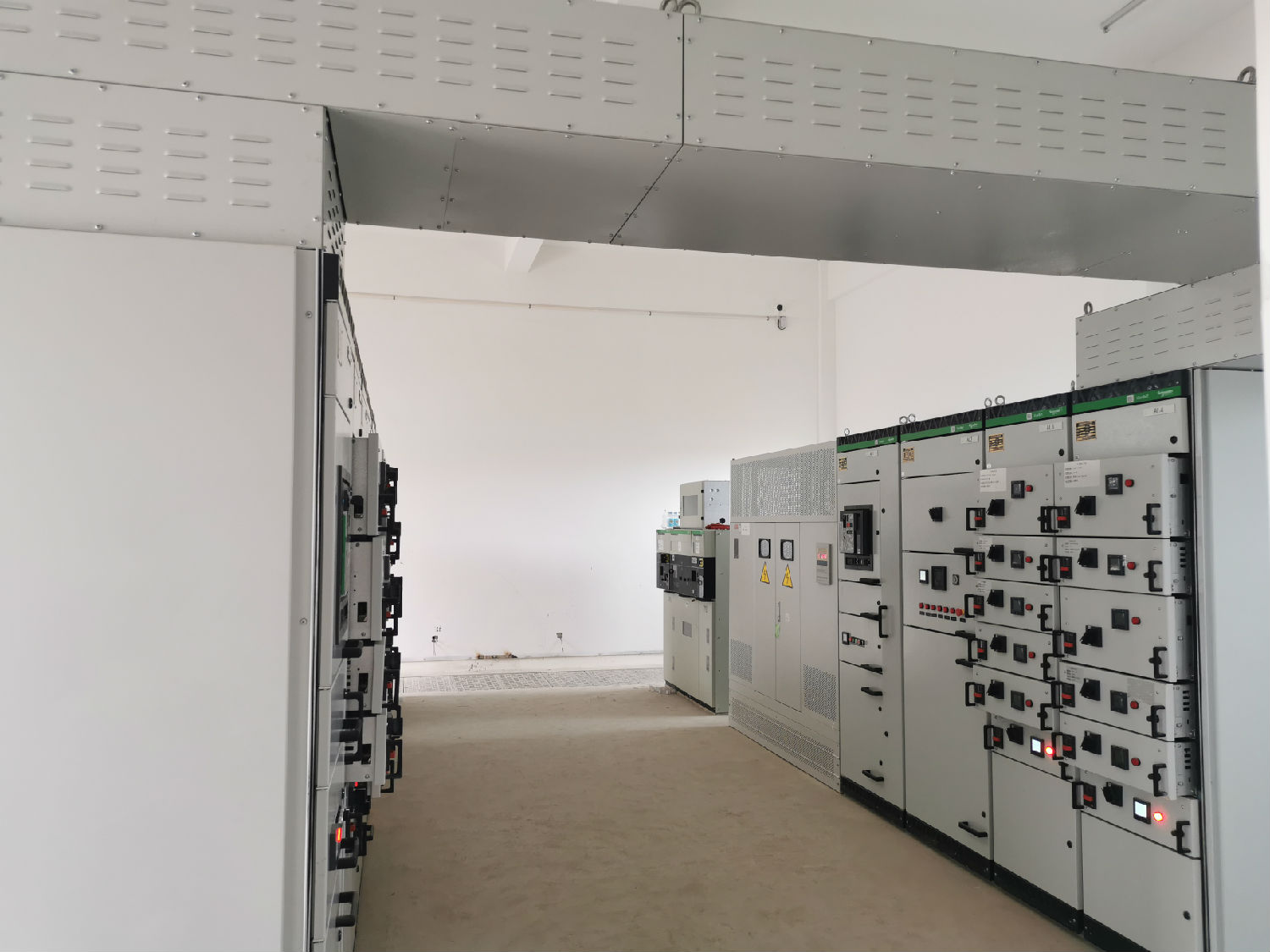 得潤電氣廬江機場項目配電設備 