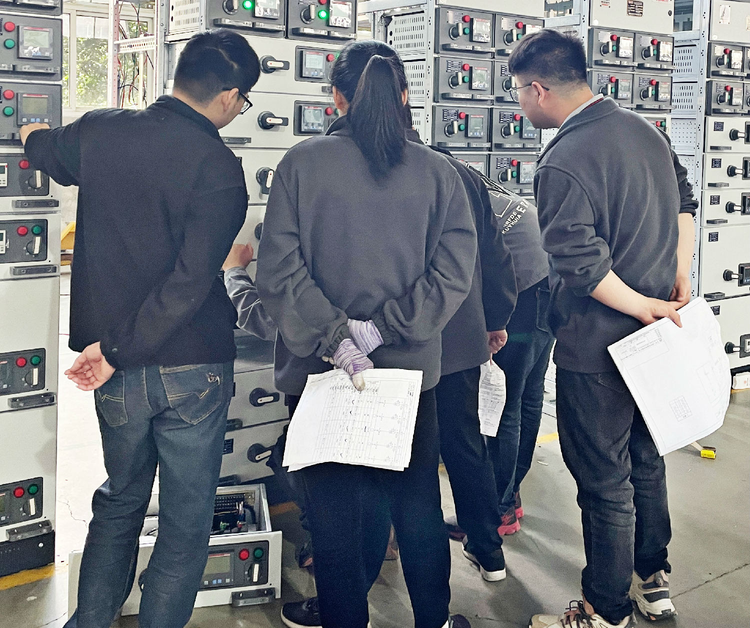 得潤(rùn)電氣現(xiàn)場(chǎng)調(diào)試 得潤(rùn)電氣現(xiàn)場(chǎng)調(diào)試