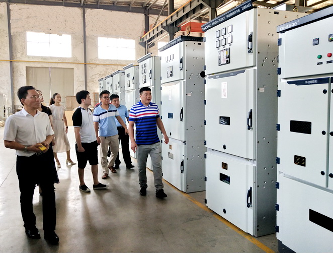 參觀高壓開關柜生產區