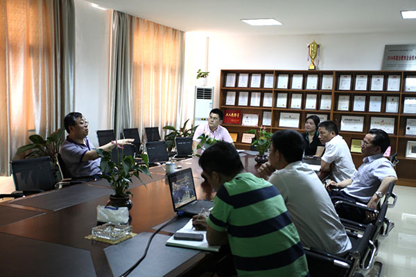 合肥工業大學蘇建徽教授蒞臨得潤電氣參觀考察