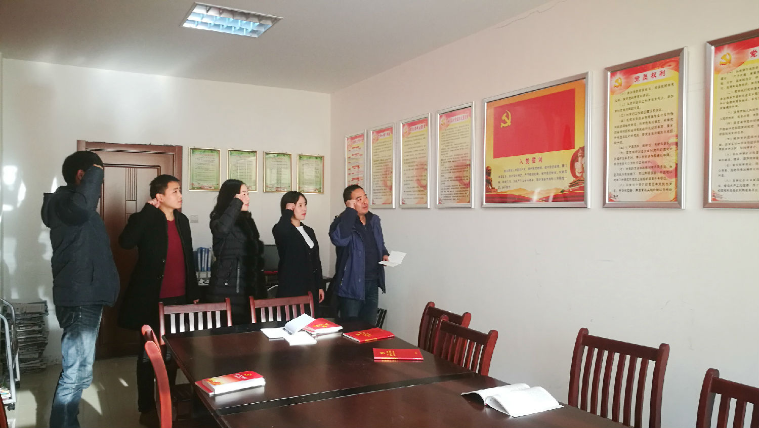 安徽得潤電氣 專業 研發 生產 調試 銷售 高低壓開關柜 配電柜 廠家 價格 電話：400-0551-777 qq：3176885416