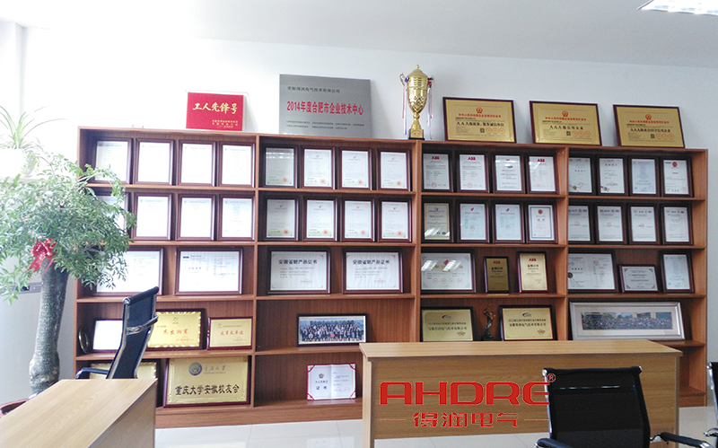 得潤電氣 電氣成套設備專家 咨詢熱線:4000551777 QQ:3176885416 得潤電氣 電氣成套設備專家 咨詢熱線:4000551777 QQ:3176885416