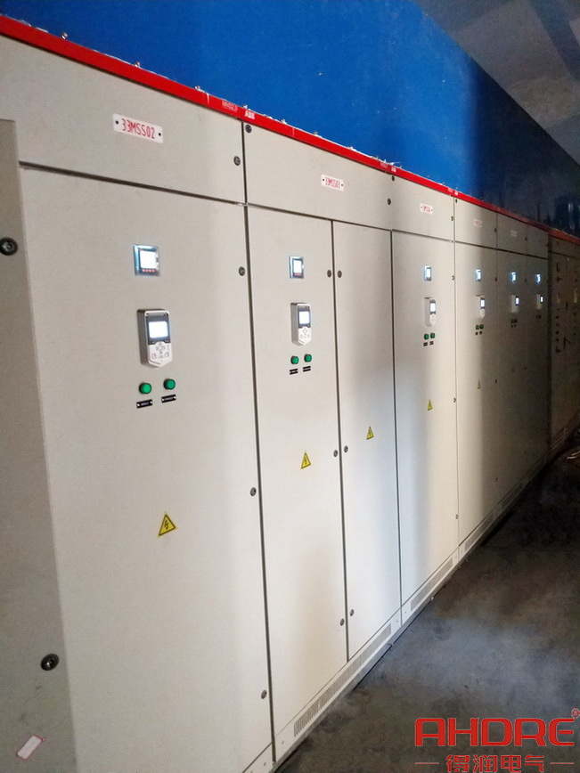 低壓柜現場圖片.jpg