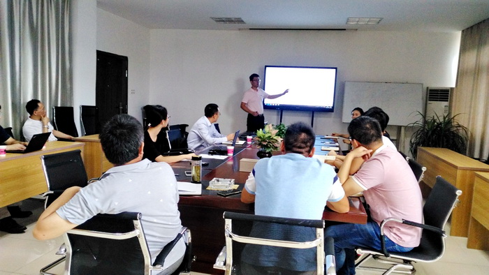 ABB技術人員講解中